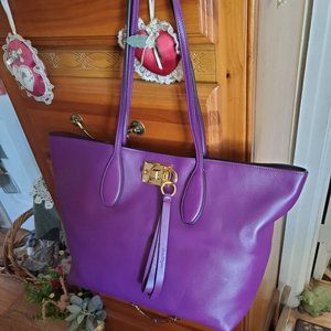 *AUTHENTIC SALVATORE FERRAGAMO HANDBAG*